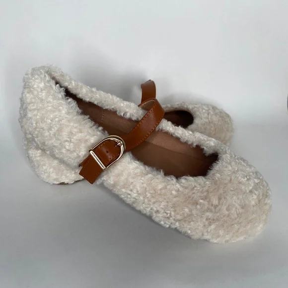 BUFFY MILK/CAMEL GIRL’S SHOES new (no box, no tags)